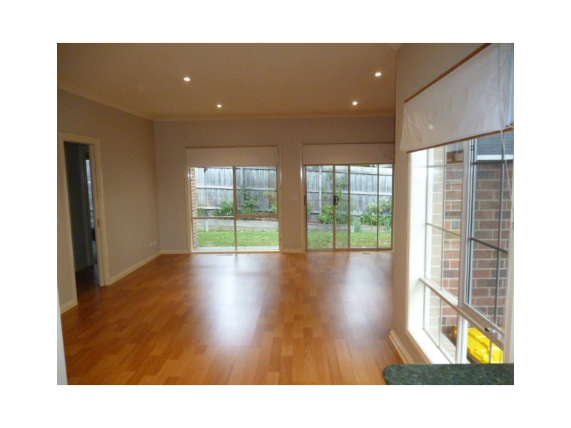 2/34 Warnes Road, Mitcham VIC 3132