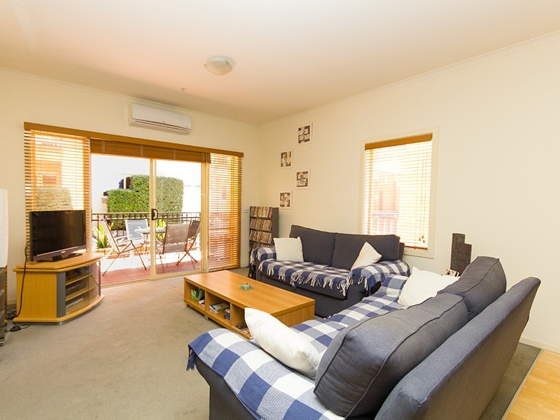 6/16 Mawbey Street, Kensington VIC 3031