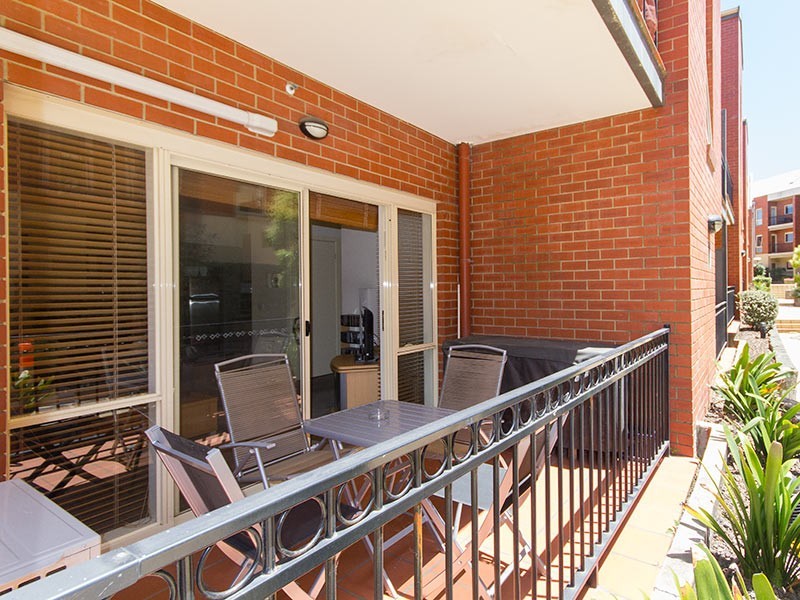 6/16 Mawbey Street, Kensington VIC 3031
