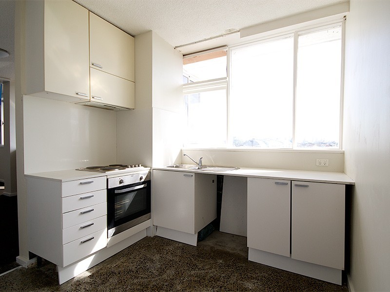 7H/12 Marine Parade, St Kilda VIC 3182