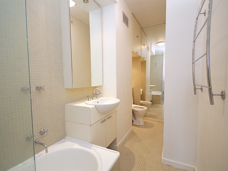 7H/12 Marine Parade, St Kilda VIC 3182