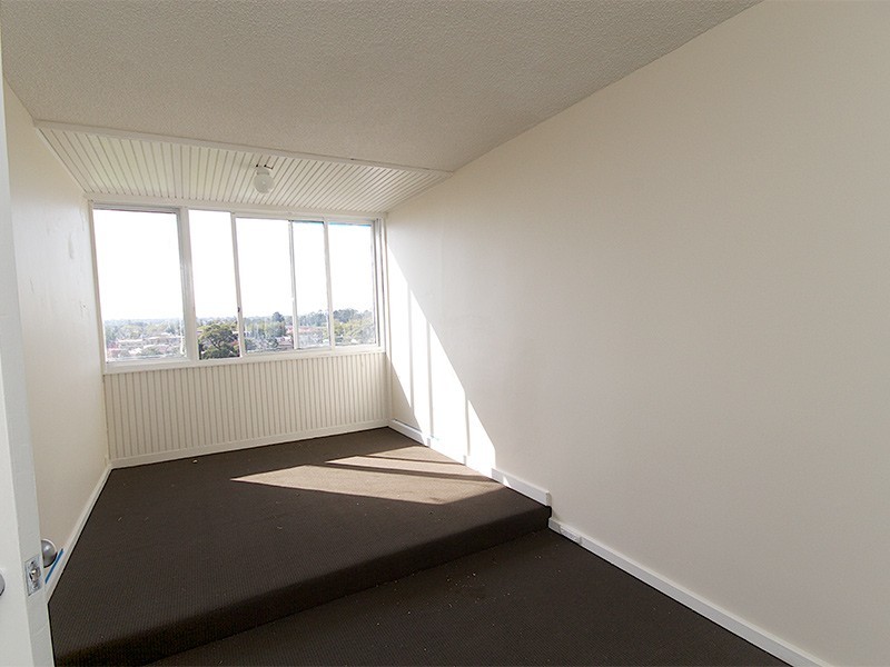 7H/12 Marine Parade, St Kilda VIC 3182