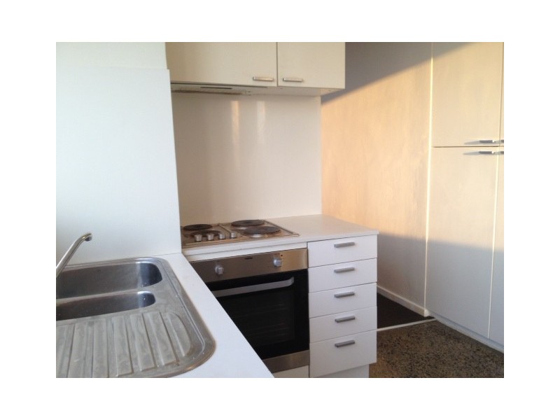 7H/12 Marine Parade, St Kilda VIC 3182