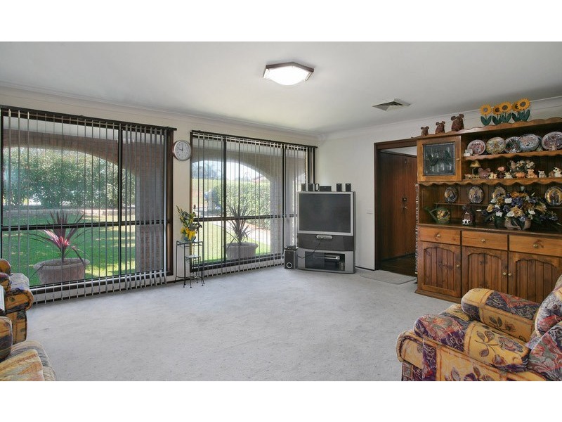 10 Newmoon Place, St Clair NSW 2759