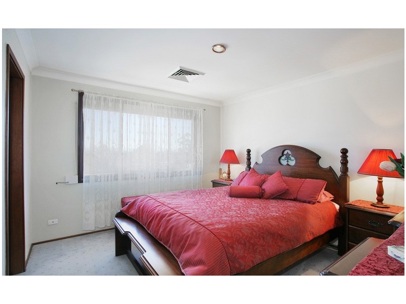 10 Newmoon Place, St Clair NSW 2759