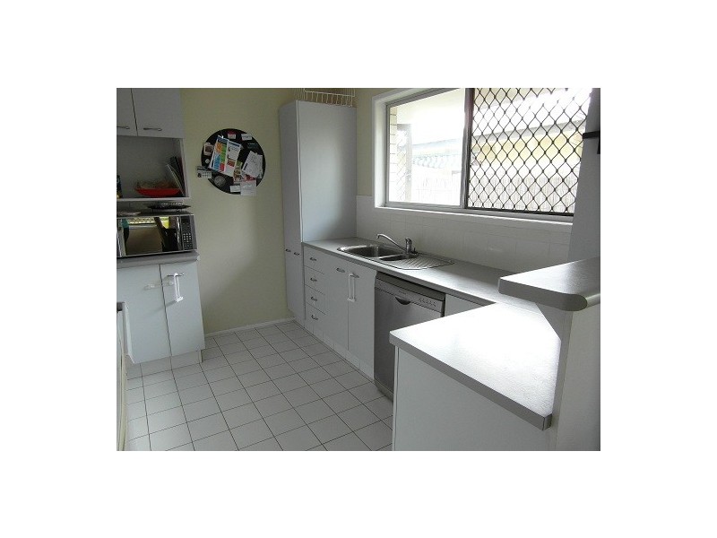 95 Kindra Avenue, Southport QLD 4215