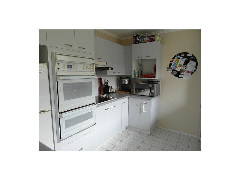95 Kindra Avenue, Southport QLD 4215