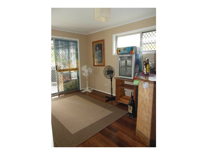 95 Kindra Avenue, Southport QLD 4215