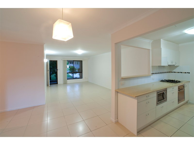 8 Nimrud Street, Southport QLD 4215