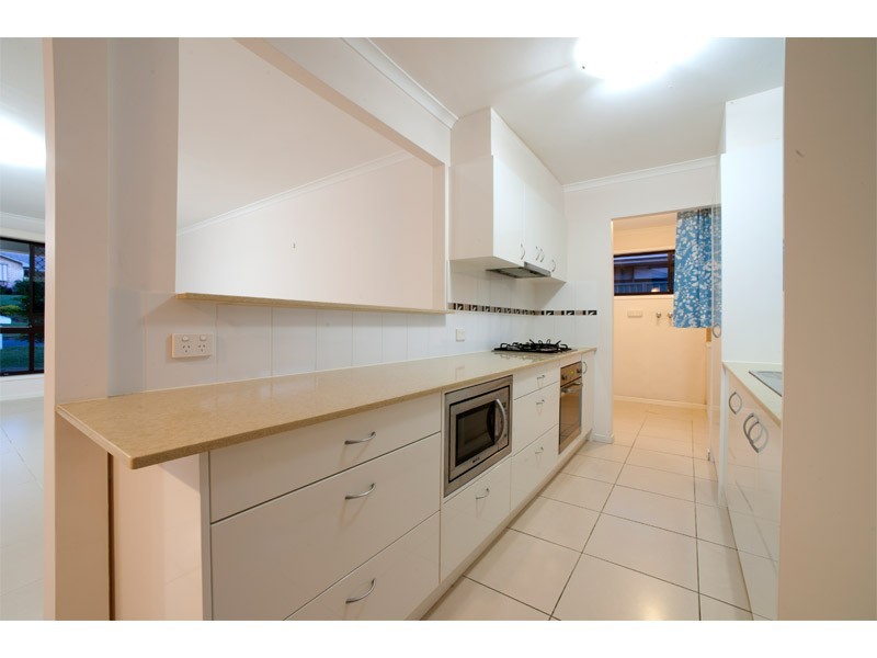 8 Nimrud Street, Southport QLD 4215