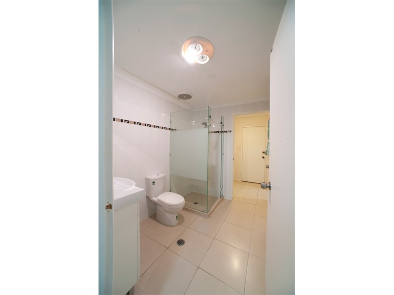 8 Nimrud Street, Southport QLD 4215