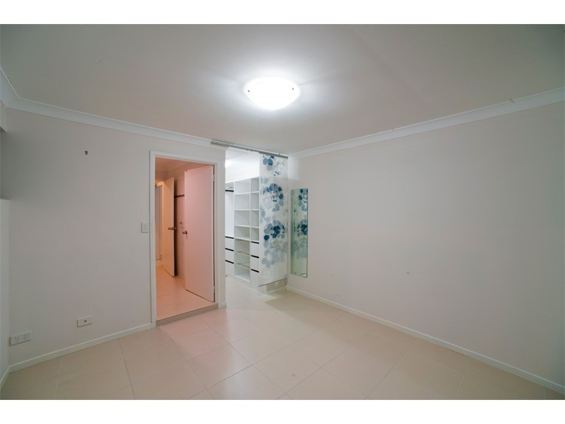 8 Nimrud Street, Southport QLD 4215