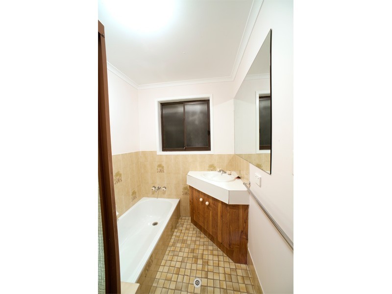 8 Nimrud Street, Southport QLD 4215