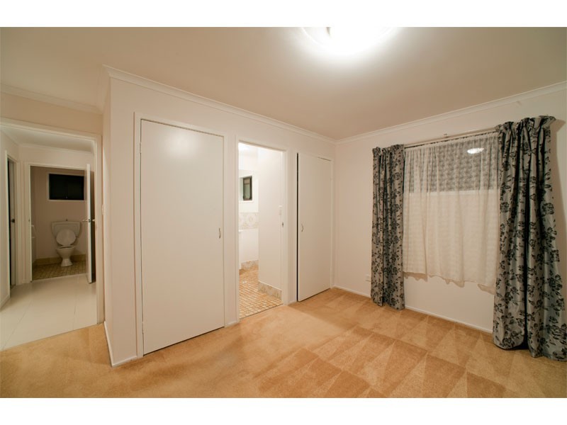 8 Nimrud Street, Southport QLD 4215