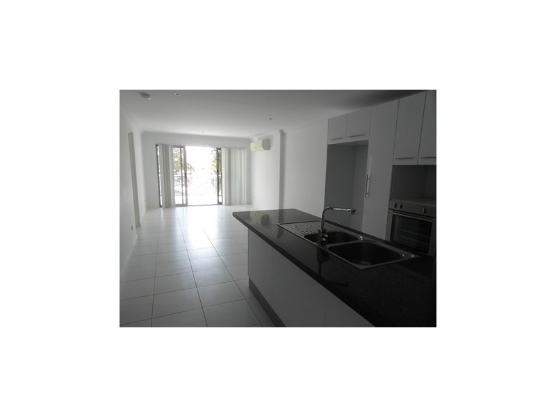 13/161 Marine Parade, Labrador QLD 4215