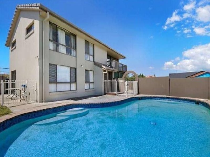 11 McIlwain Drive, Mermaid Waters QLD 4218