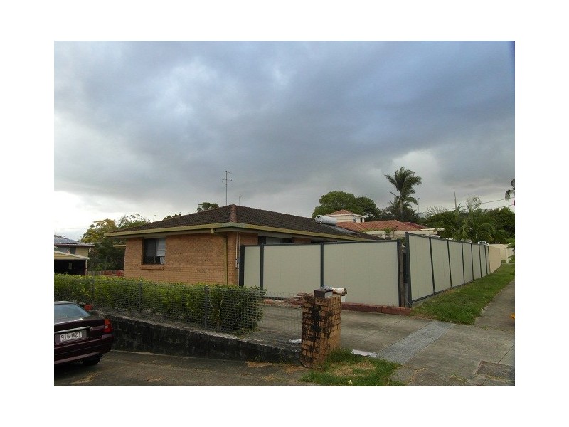 2/60 Eugaree Street, Southport QLD 4215