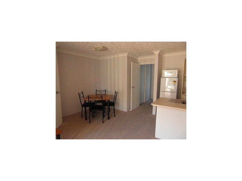 3/33 Lenneberg Street, Southport QLD 4215