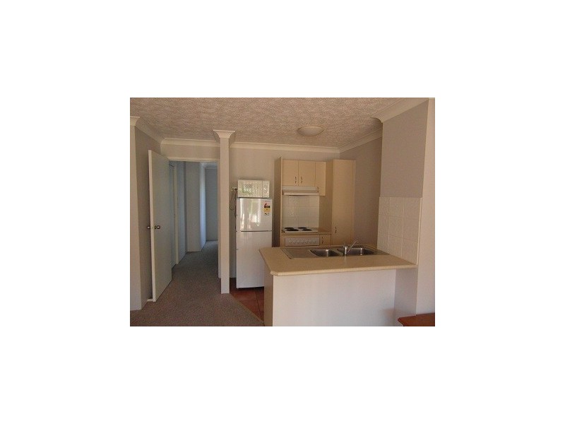 3/33 Lenneberg Street, Southport QLD 4215