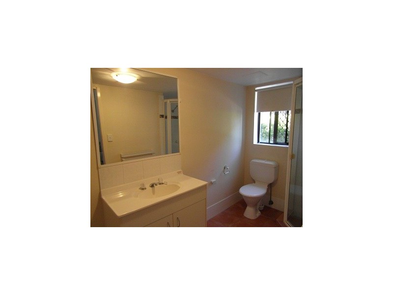 3/33 Lenneberg Street, Southport QLD 4215