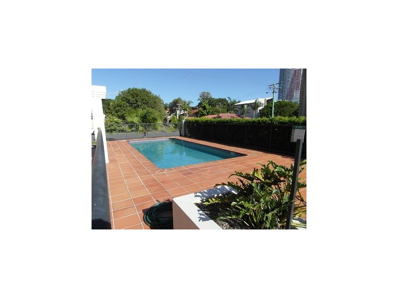 3/33 Lenneberg Street, Southport QLD 4215