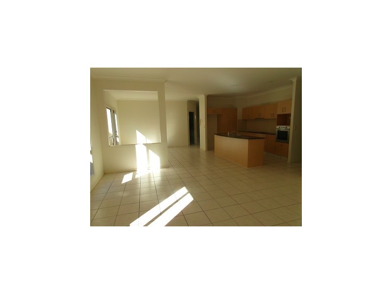 32 Gerona Circuit, Varsity Lakes QLD 4227