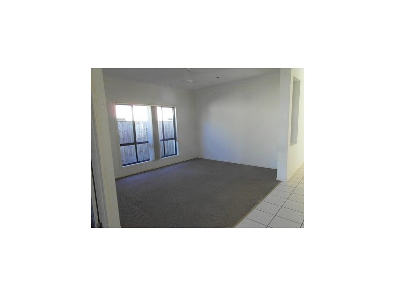 32 Gerona Circuit, Varsity Lakes QLD 4227