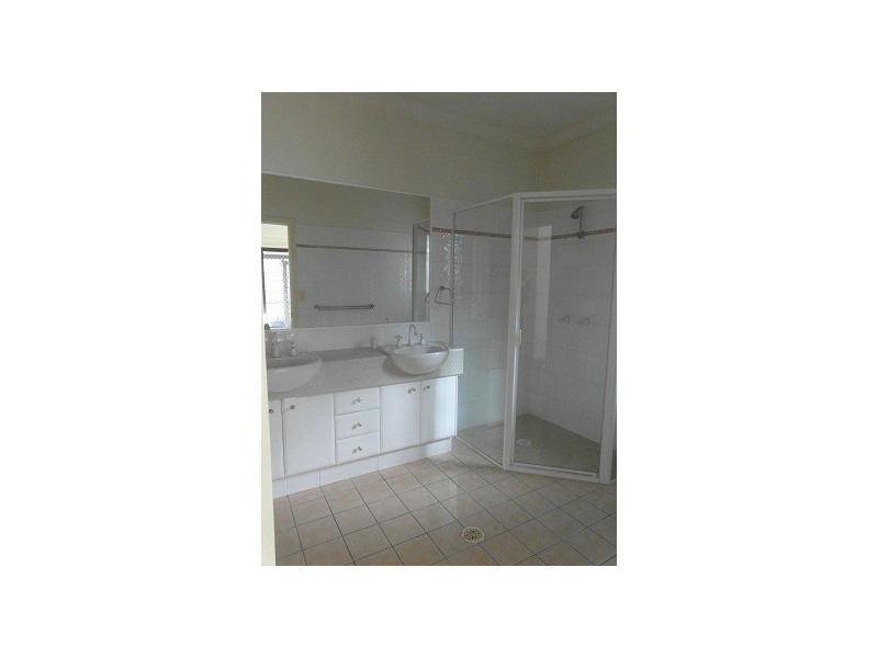 32 Gerona Circuit, Varsity Lakes QLD 4227