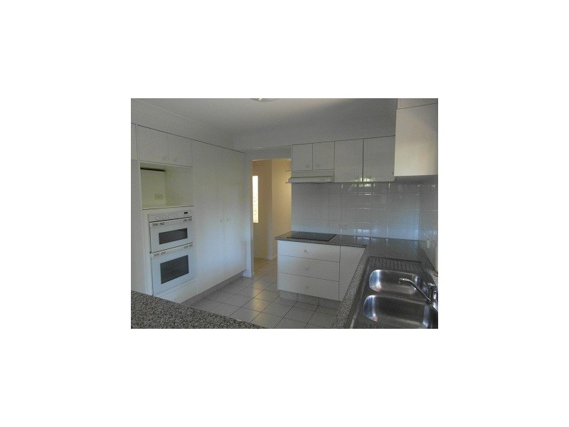 2/13 Leyte Avenue, Palm Beach QLD 4221