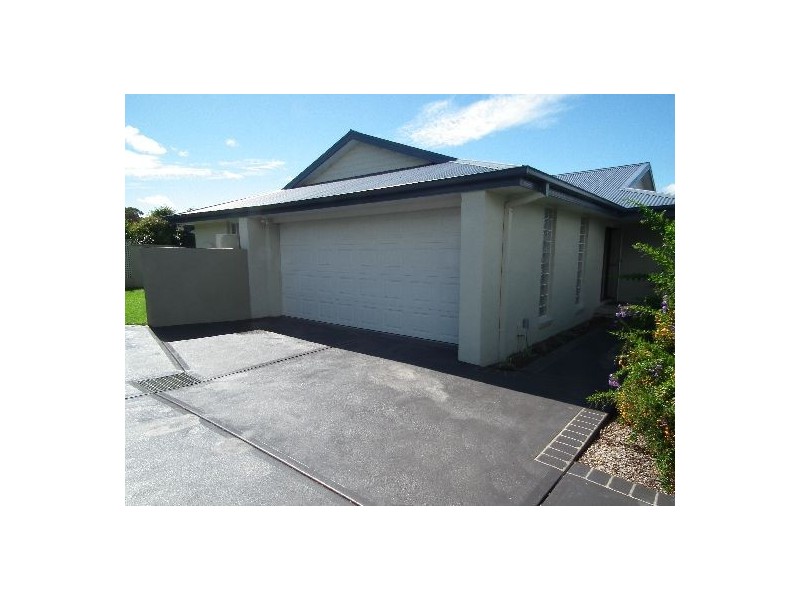 2/4 Milo Place, Hallidays Point NSW 2430