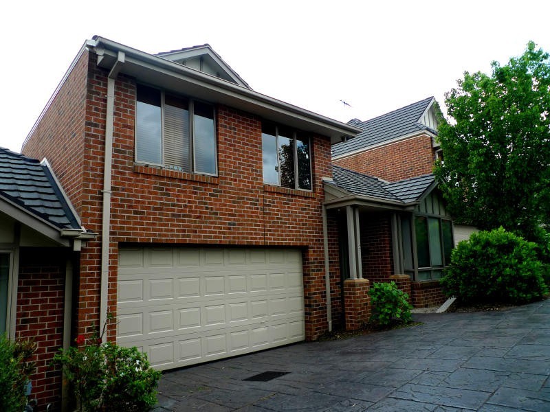 2/30 Broughton Rd, Surrey Hills VIC 3127
