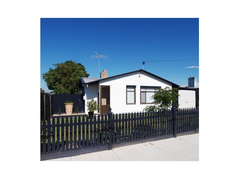 21 Waitara Grove, Norlane VIC 3214