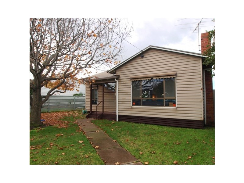 2 Pettitt Crescent, Norlane VIC 3214