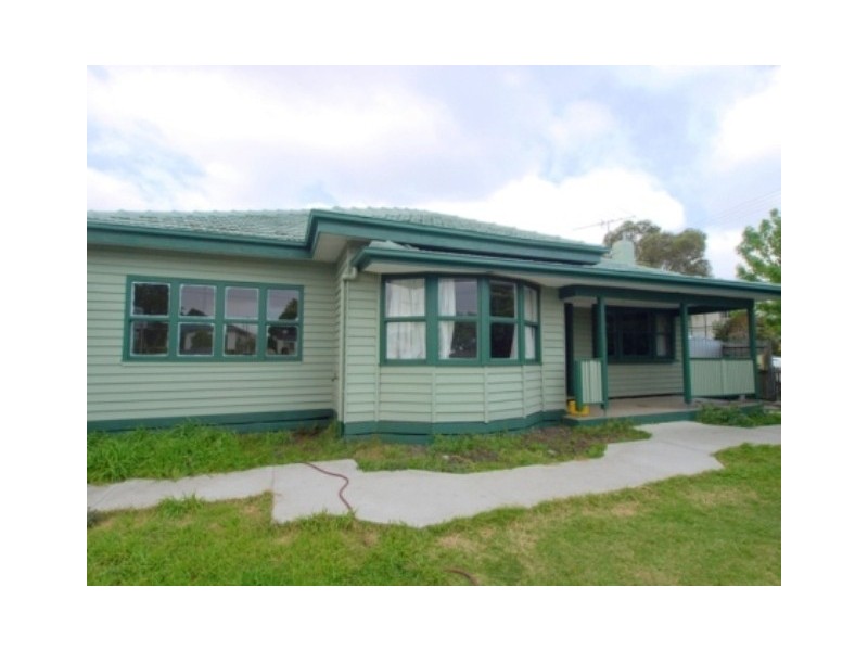 8 Seabeach Parade, North Shore VIC 3214