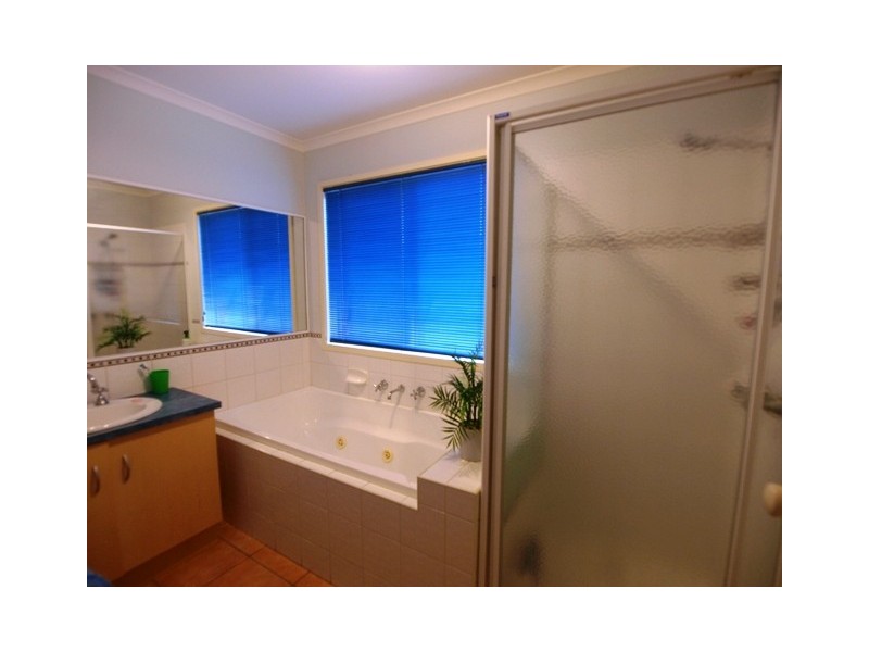 33 Country Gardens Drive, Lara VIC 3212
