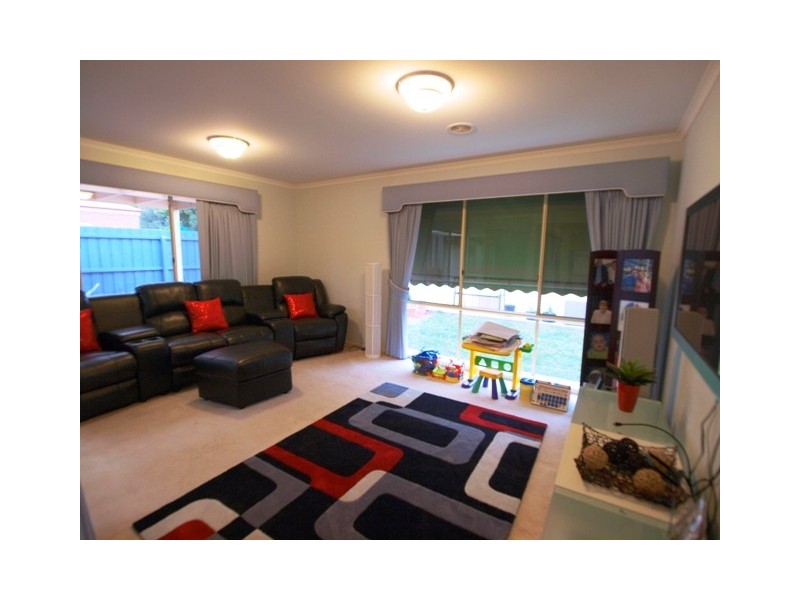33 Country Gardens Drive, Lara VIC 3212