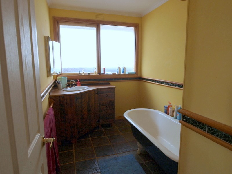 6 Marjorie Avenue, Belmont VIC 3216