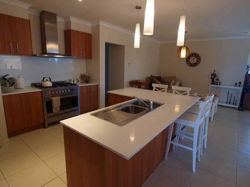 15 Melissa Drive, Lara VIC 3212