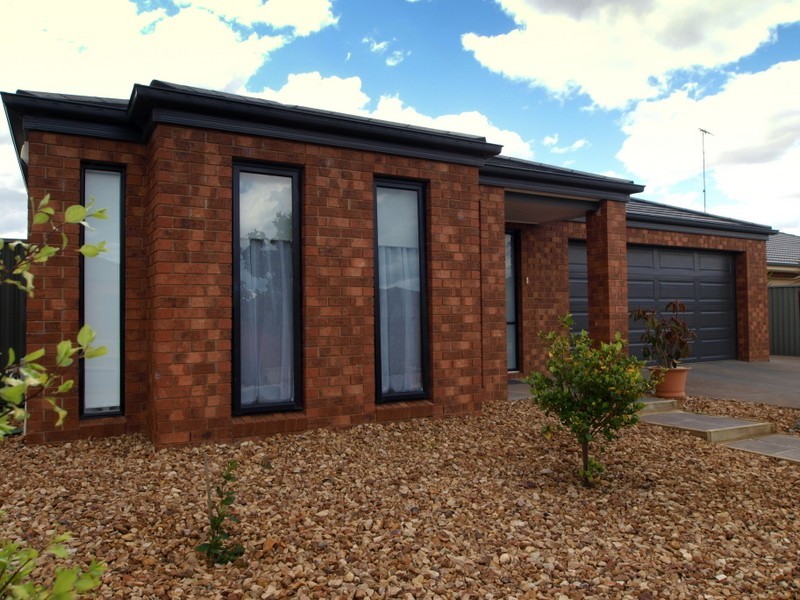 61 Moorhen Drive, Lara VIC 3212