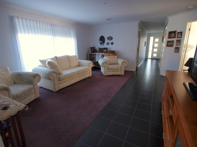 61 Moorhen Drive, Lara VIC 3212