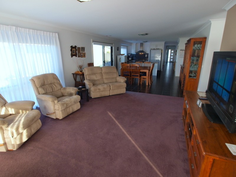 61 Moorhen Drive, Lara VIC 3212