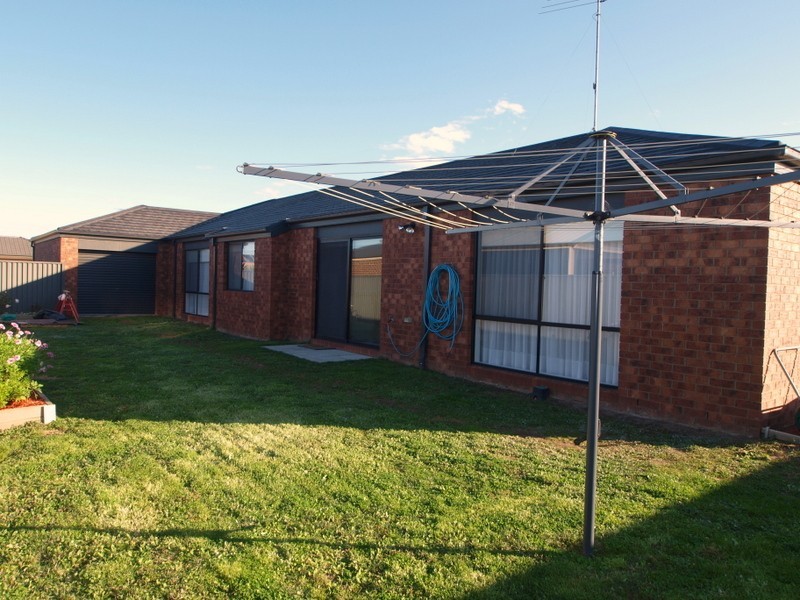 61 Moorhen Drive, Lara VIC 3212