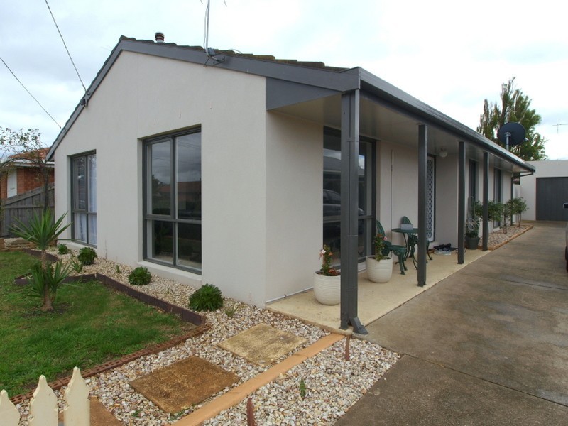 10 Caldermeade Drive, Corio VIC 3214