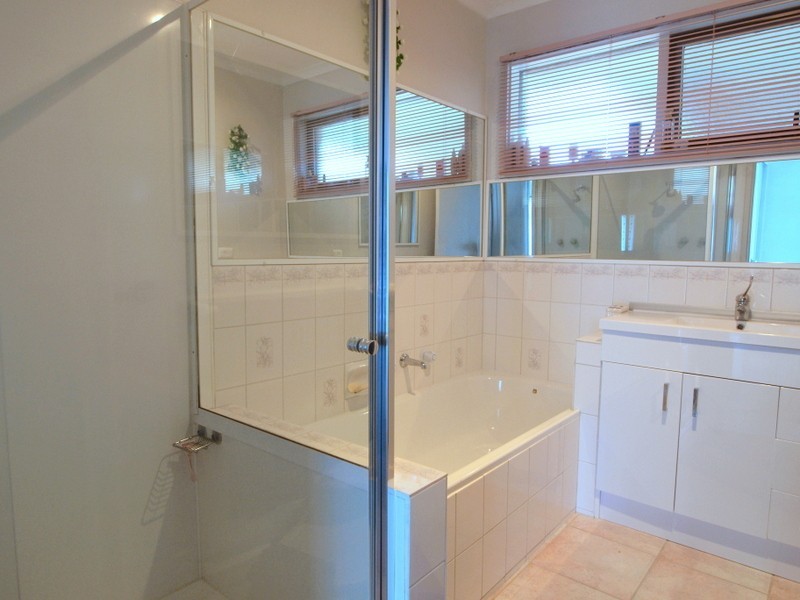 10 Caldermeade Drive, Corio VIC 3214