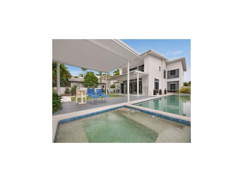 52 Cedar Rd, Palm Cove QLD 4879