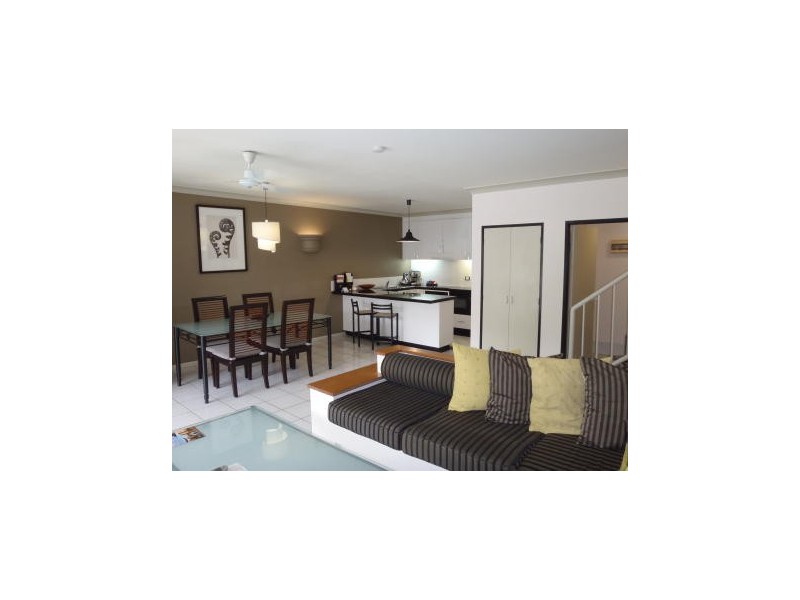 9 Veivers Rd, Palm Cove QLD 4879