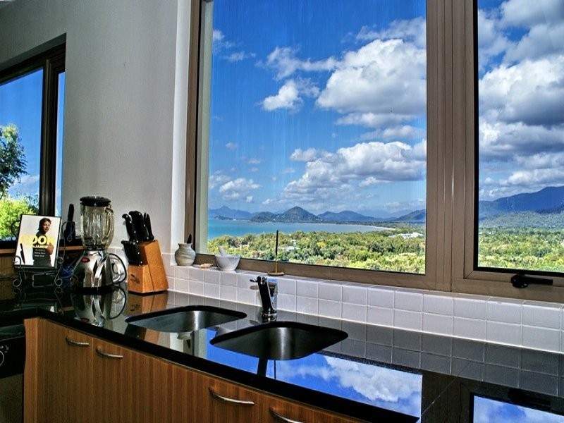 4/4 Colonel Cummings Dve, Palm Cove QLD 4879