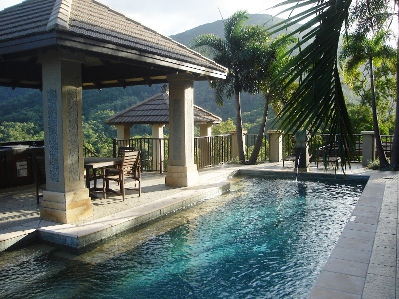 4/4 Colonel Cummings Dve, Palm Cove QLD 4879