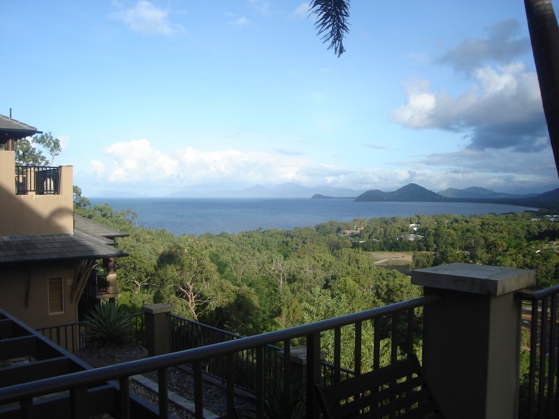4/4 Colonel Cummings Dve, Palm Cove QLD 4879