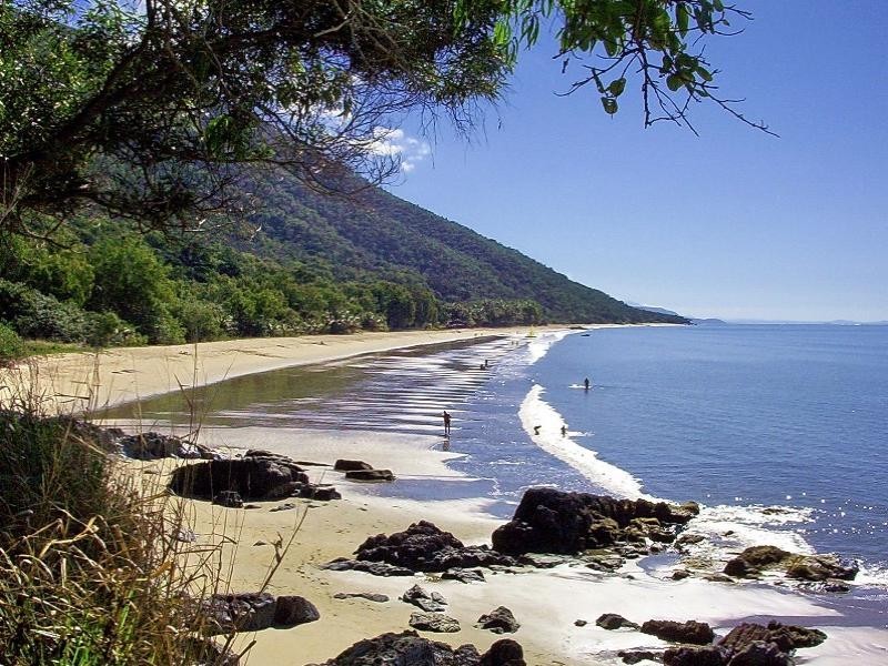4/4 Colonel Cummings Dve, Palm Cove QLD 4879